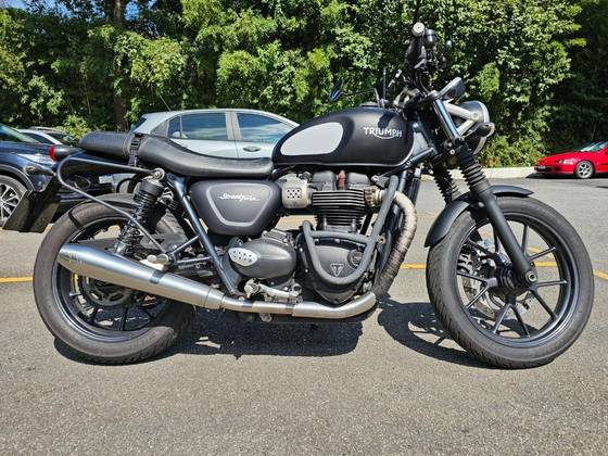 TRIUMPH STREET TWIN TRIUMPH STREET TWIN